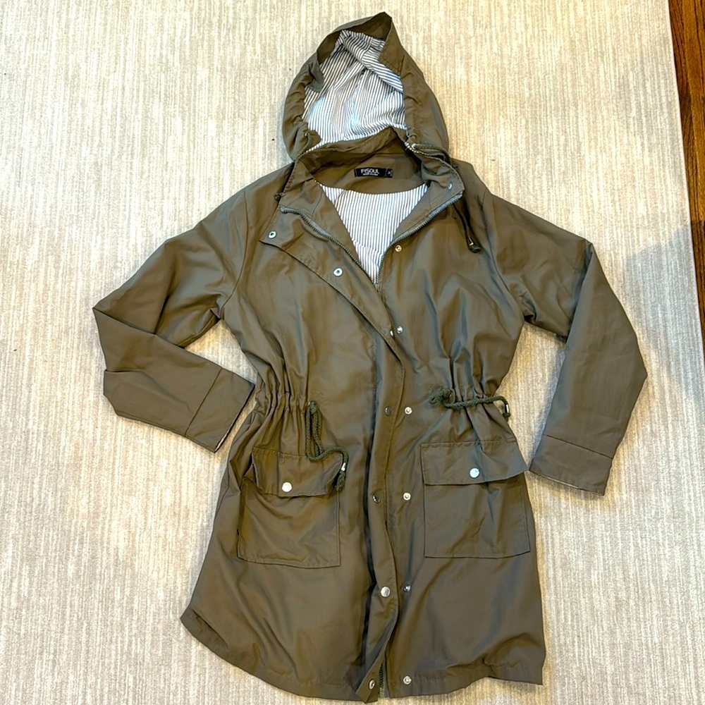 FISOUL rain jacket. Olive green. Size women's medium